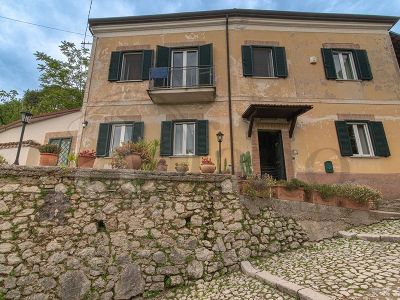 Villa in Vendita a Arce, 165'000€, 255 m²