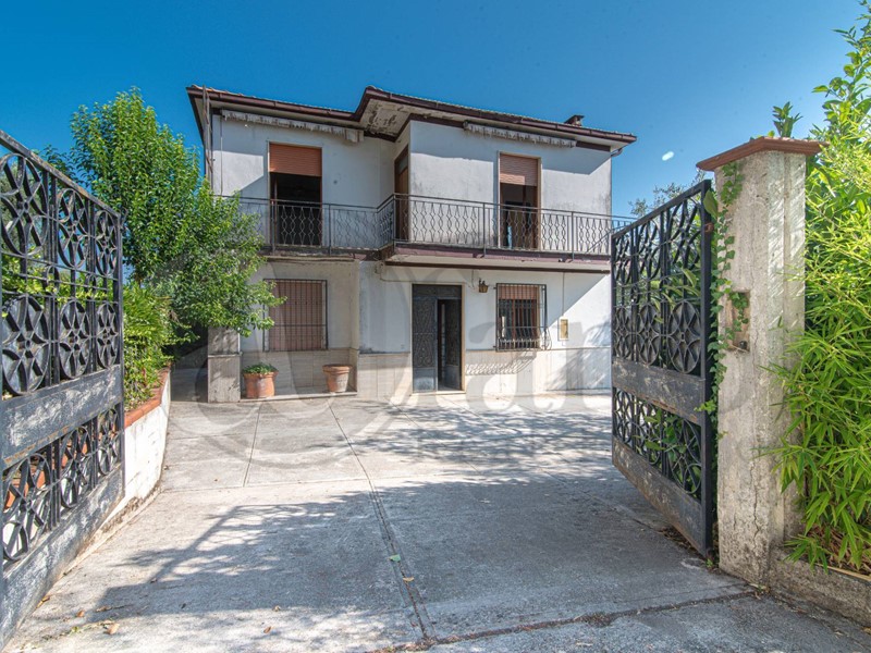 Casa Indipendente in Vendita a Torrice, 110'000€, 131 m²