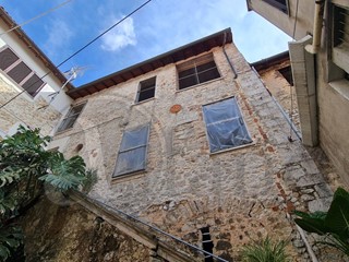 Appartamento in Vendita a Priverno, 95'000€, 220 m²