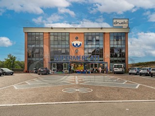 Immobile commerciale in Vendita a Pignataro Interamna, 2500 m²