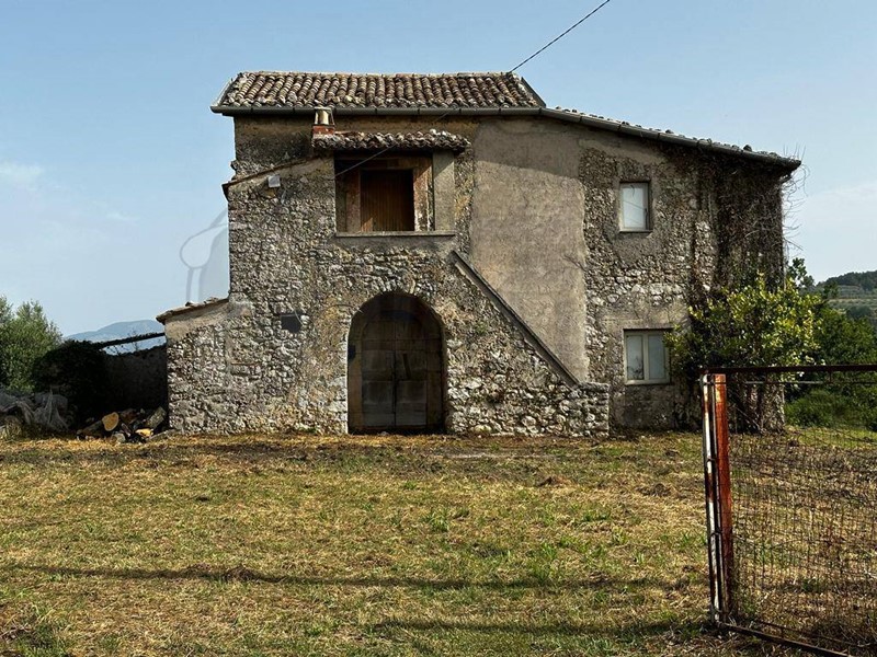 Rustico in Vendita a Rocca d'Arce, 90'000€, 130 m²