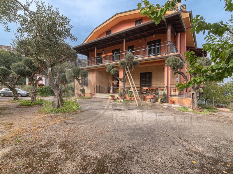 Villa in Vendita a Falvaterra, 340'000€, 384 m²