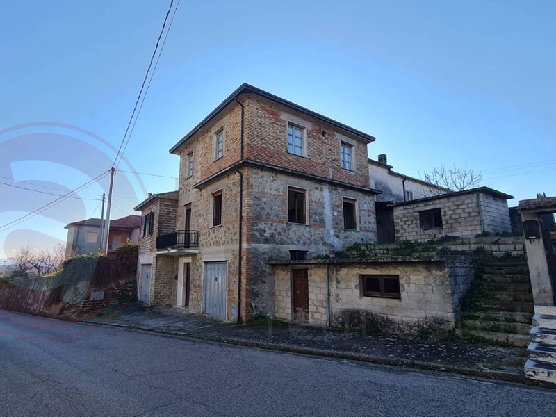 Appartamento in Vendita a Monte San Giovanni Campano, 45'000€, 235 m²