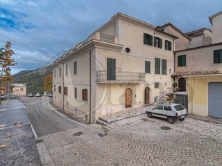 Rustico in Vendita a Pescosolido, 50'000€, 154 m²