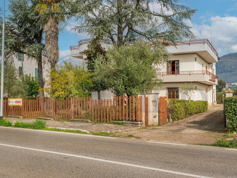 Villa in Vendita a Roccasecca, 360 m²