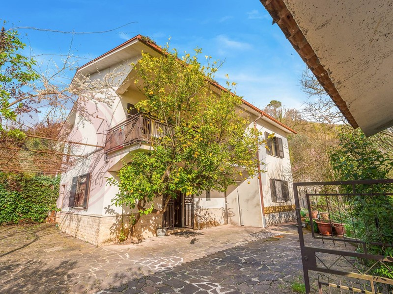 Casa Indipendente in Vendita a Falvaterra, 130'000€, 260 m²