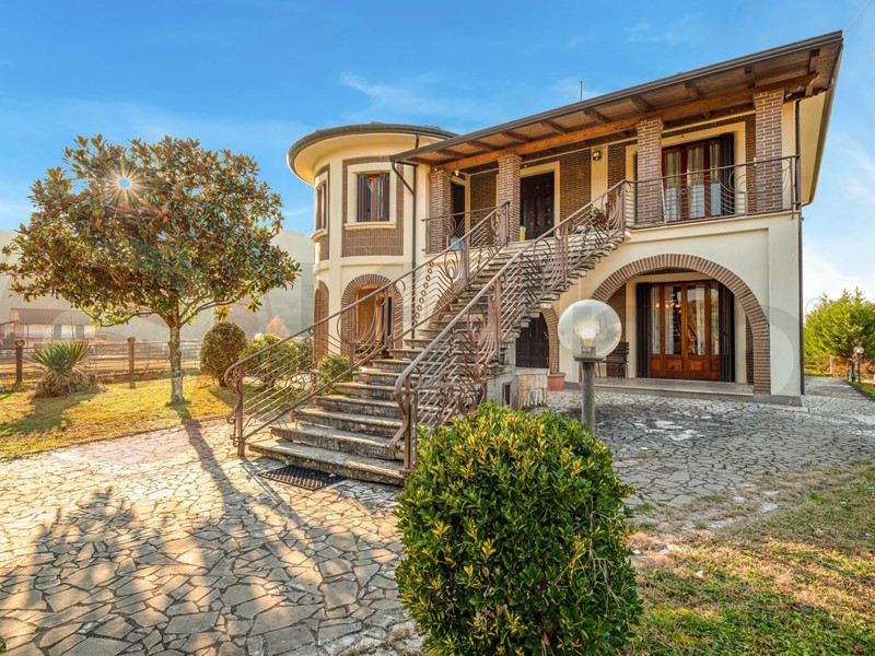 Villa in Vendita a Arce, 275'000€, 340 m²