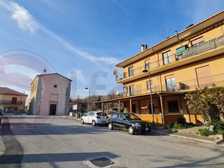 Appartamento in Vendita a Santopadre, 108'000€, 200 m²