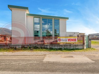 Capannone in Vendita a Sora, 400'000€, 950 m²