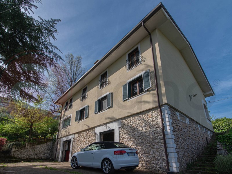 Villa in Vendita a Gorga, 279'000€, 250 m²