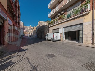 Immobile commerciale in Vendita a Terracina, 250'000€, 285 m²