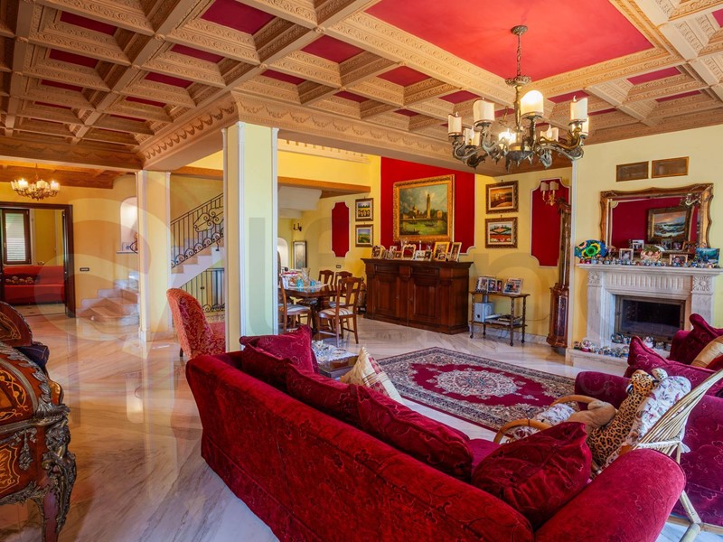 Casa Semi Indipendente in Vendita a San Giovanni Incarico, 395'000€, 1100 m²