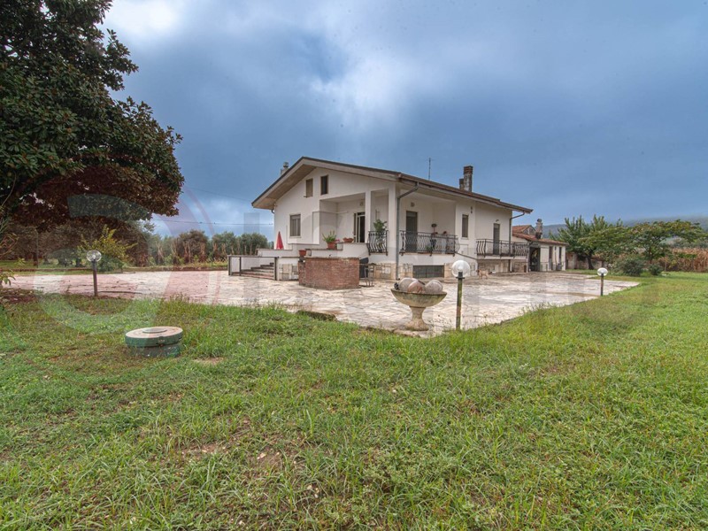 Villa in Vendita a Pontecorvo, 178'000€, 186 m²
