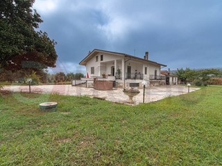 Villa in Vendita a Pontecorvo, 178'000€, 186 m²