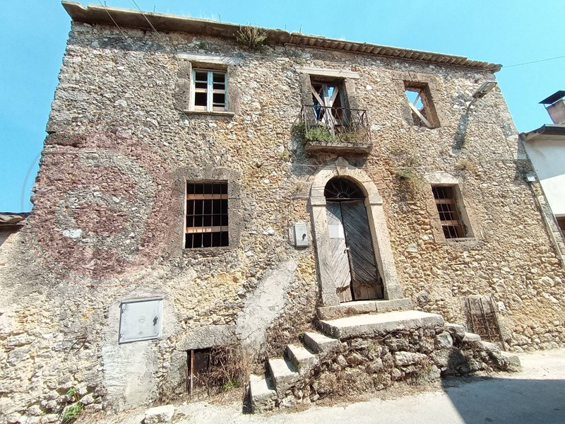 Rustico in Vendita a Monte San Giovanni Campano, 25'000€, 250 m²