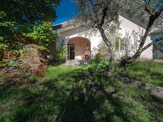 Villa in Vendita a Alatri, 280'000€, 260 m²