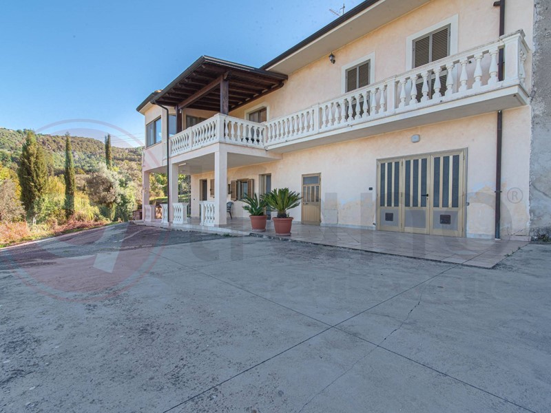 Casa Semi Indipendente in Vendita a Arpino, 180'000€, 250 m²
