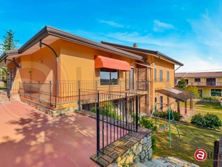 Casa Semi Indipendente in Vendita a Arnara, 495'000€, 395 m²