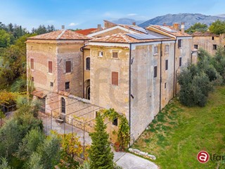 Rustico in Vendita a Casalvieri, 449'000€, 700 m²