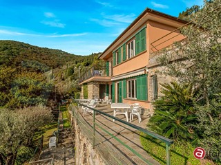 Villa in Vendita a Recco, 1'250'000€, 287 m²