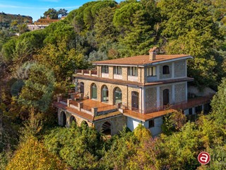 Villa in Vendita a Olevano Romano, 680'000€, 784 m²