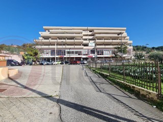 Box in Vendita a Atina, 220'000€, 900 m²