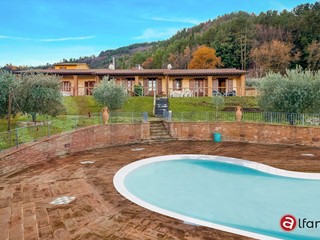 Casa Semi Indipendente in Vendita a Assisi, 580'000€, 210 m²