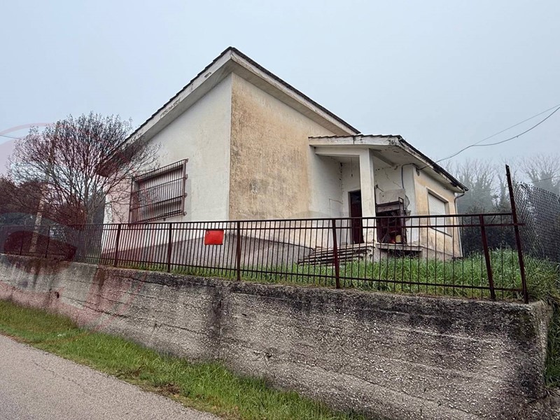 Casa Indipendente in Vendita a Arce, 41'000€, 117 m²