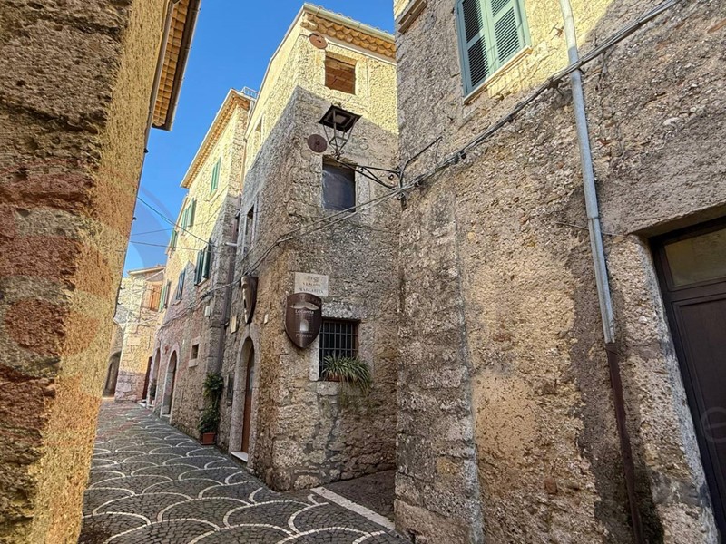 Appartamento in Vendita a Santopadre, 20'000€, 110 m²