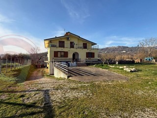 Appartamento in Vendita a Colfelice, 90'000€, 180 m²