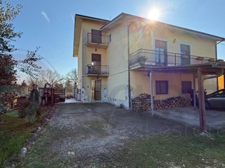 Appartamento in Vendita a San Giovanni Incarico, 69'000€, 129 m²