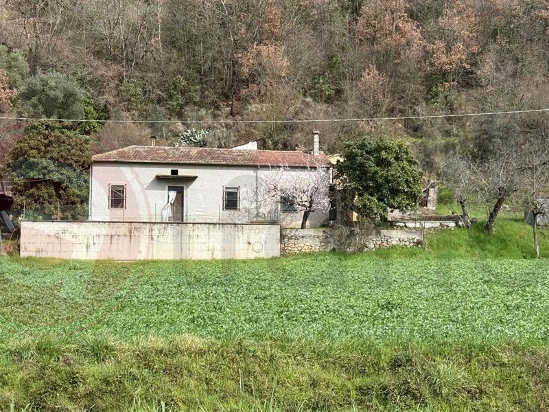 Rustico in Vendita a Arpino, 90'000€, 200 m²