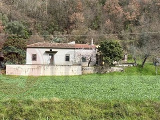 Rustico in Vendita a Arpino, 90'000€, 200 m²