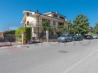 Villa in Vendita a Roccasecca, 345'000€, 507 m²
