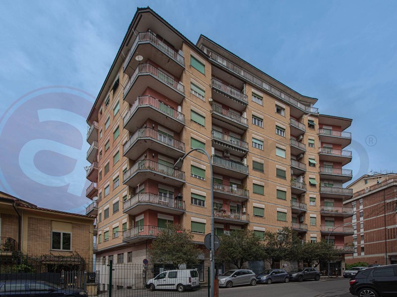 Appartamento in Vendita a Frosinone, 85'000€, 100 m²