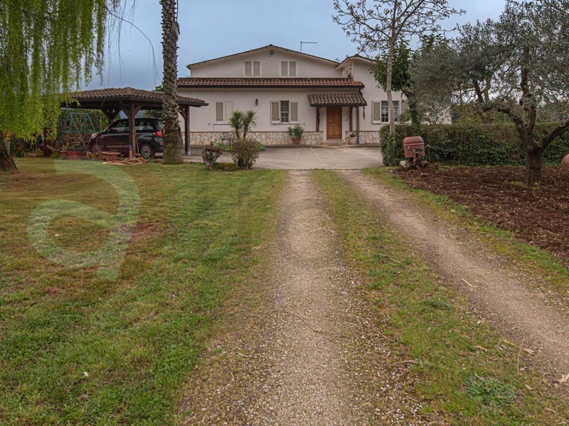 Casa Indipendente in Vendita a Castrocielo, 215'000€, 184 m²