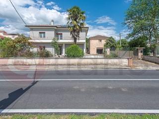 Villa in Vendita a Casalvieri, 268'000€, 550 m²