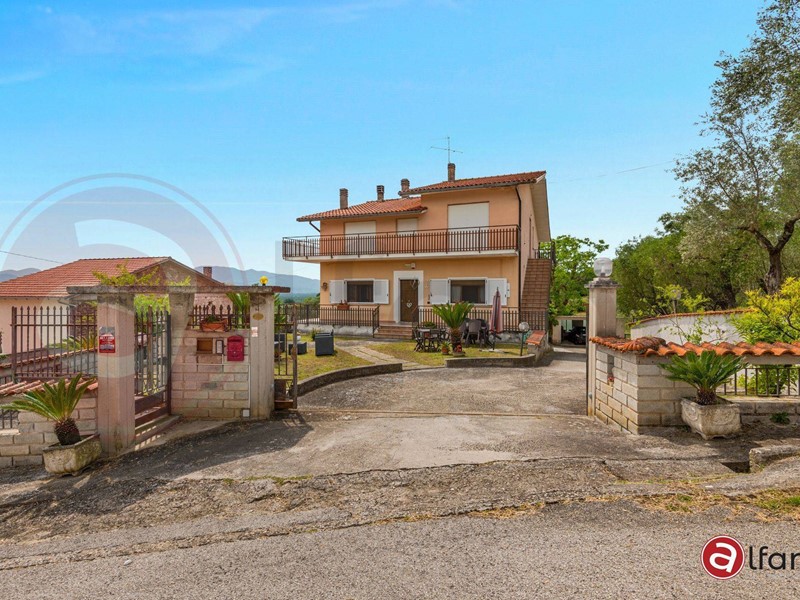 Casa Indipendente in Vendita a Colfelice, 185'000€, 240 m²