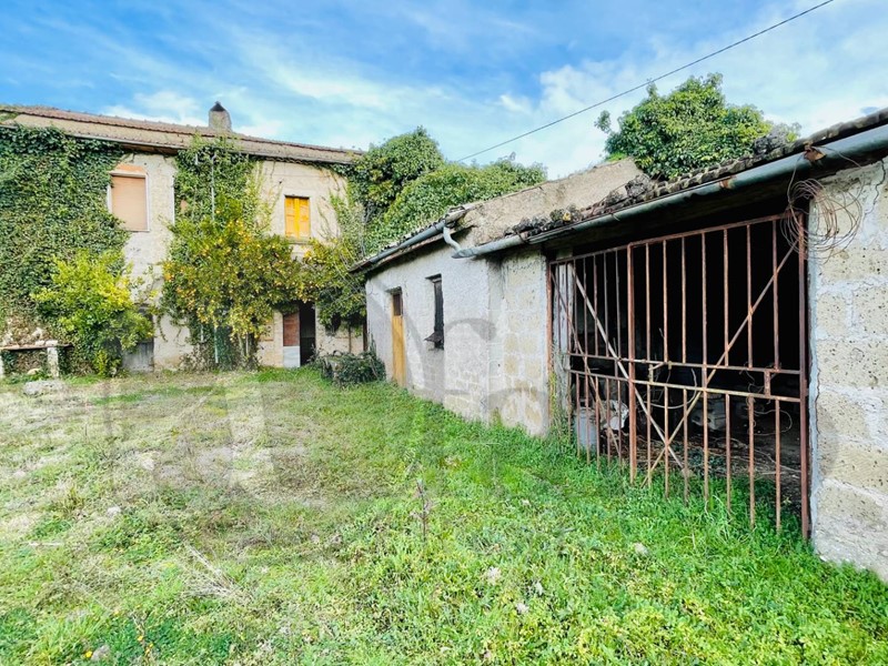Rustico in Vendita a Roccasecca, 85'000€, 250 m²