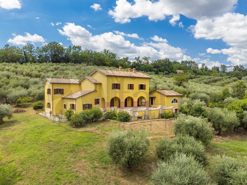 Villa in Vendita a Atina, 630'000€, 400 m²