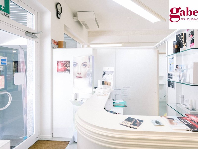 Negozio in Affitto a Merate, 600€, 60 m²