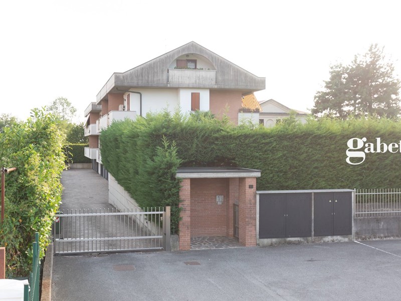 Trilocale in Vendita a Bernareggio, 220'000€, 90 m²