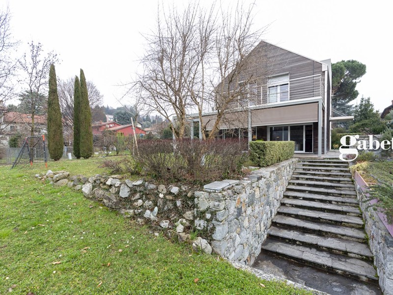 Villa in Vendita a Merate, 750'000€, 203 m²