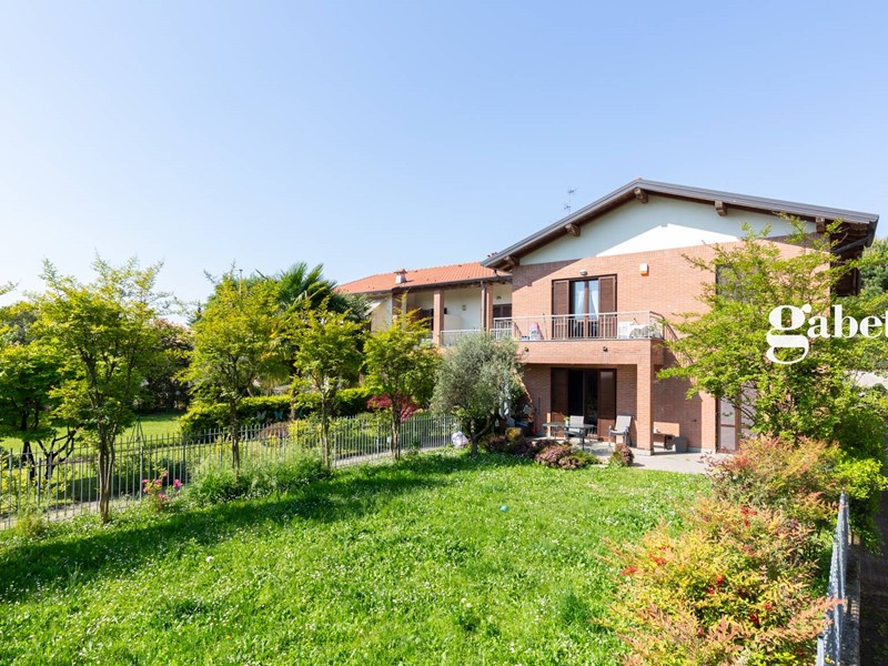 Trilocale in Affitto a Robbiate, 780€, 80 m²