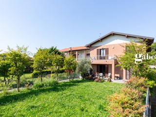 Trilocale in Affitto a Robbiate, 780€, 80 m²