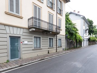 Ufficio in Affitto a Merate, 600€, 75 m²