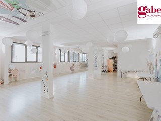 Immobile commerciale in Vendita a Osnago, 104'000€, 153 m²