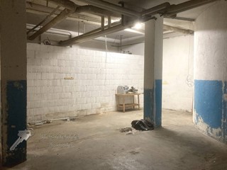 Magazzino in Vendita a Bolzano, 55'000€, 90 m²