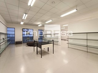 Magazzino in Vendita a Mogliano Veneto, 165'000€, 400 m²