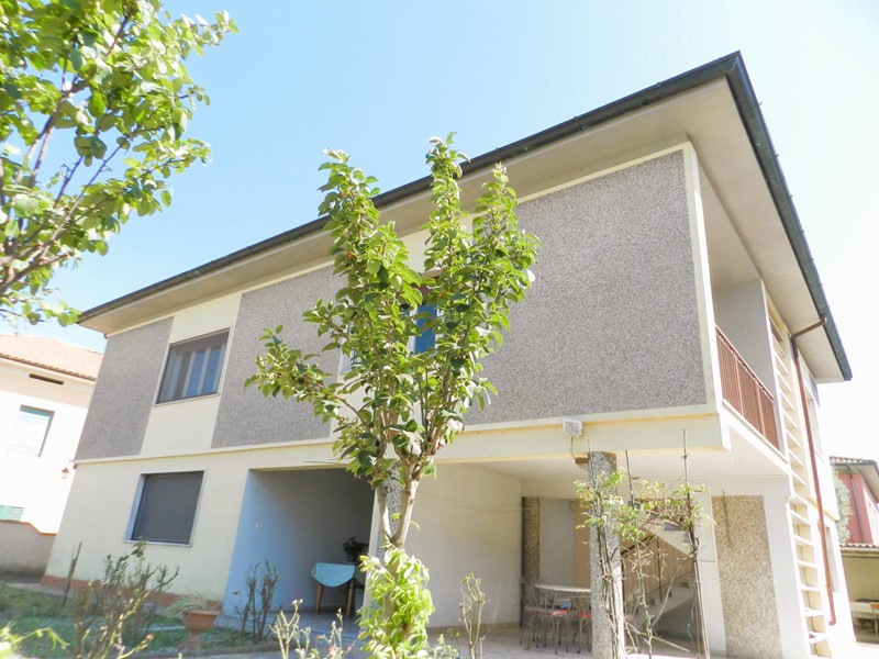 Casa Semi Indipendente in Vendita a Lucca, 220'000&euro;, 161 m²